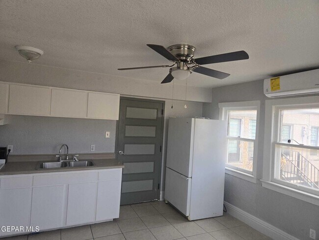 Building Photo - 515 W Missouri Ave