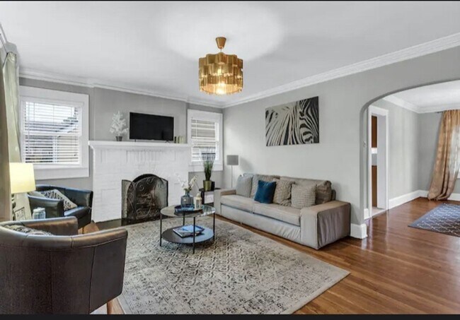 Building Photo - 1354 Winburn Dr