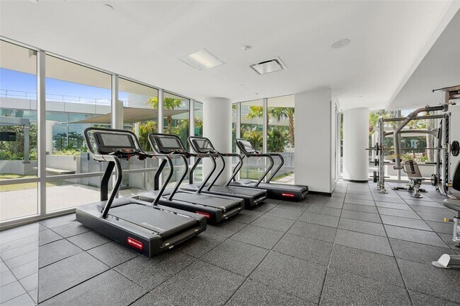 Building Photo - 400 Central Ave