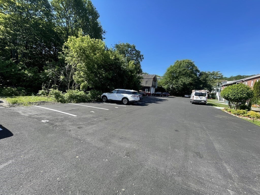 Parking - 46 Grove St
