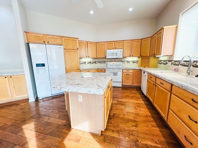 Building Photo - TOWNHOME - CORNVILLE - 55+ COMMUNITY INTHE VILLAS AT VERDE SANTA FE