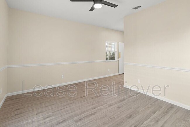 Building Photo - 825 Heritage Pl