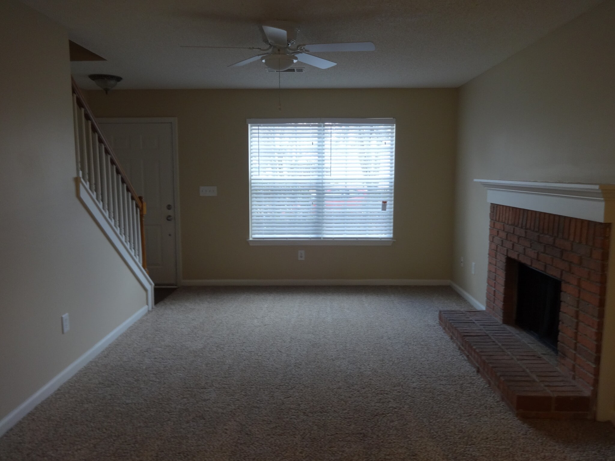 Building Photo - 176 Summer Lake Dr SW
