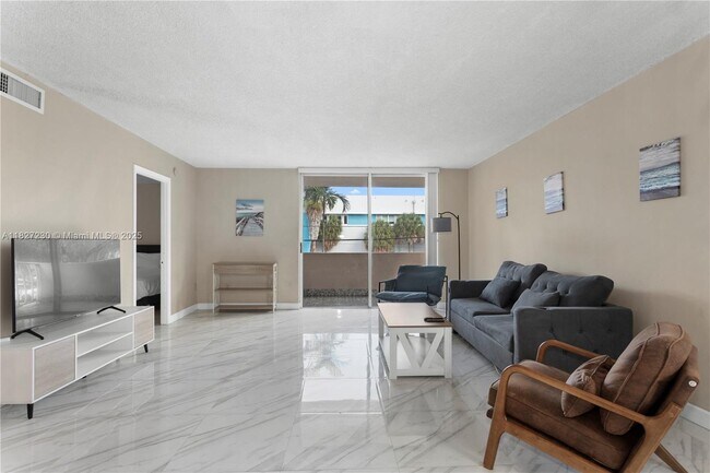 Building Photo - 9440 W Bay Harbor Dr