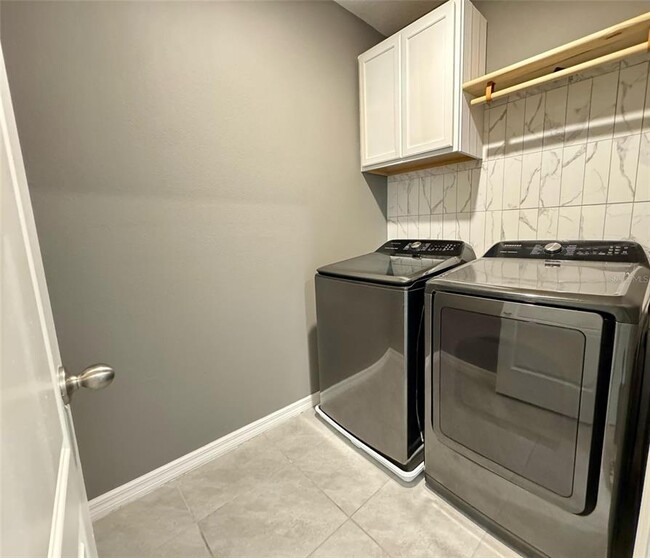 Building Photo - 5642 Westerly Breeze Pl