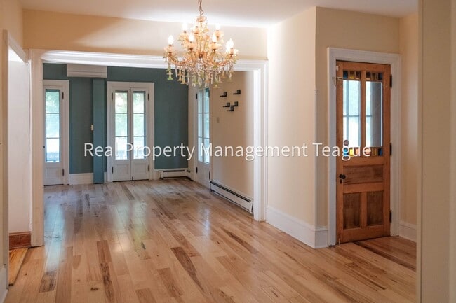 Building Photo - Dream home in Altamont