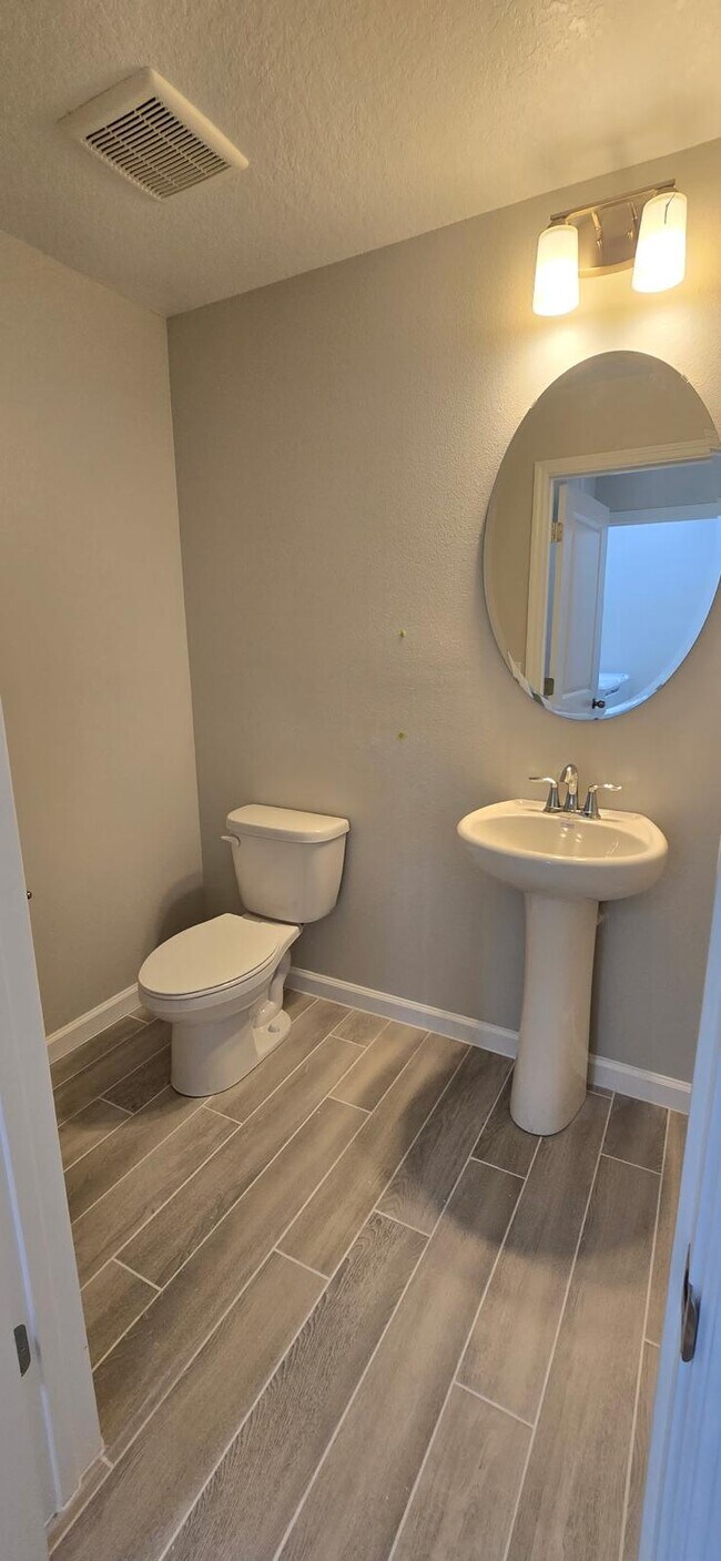 Building Photo - 1359 Mount Royal Dr