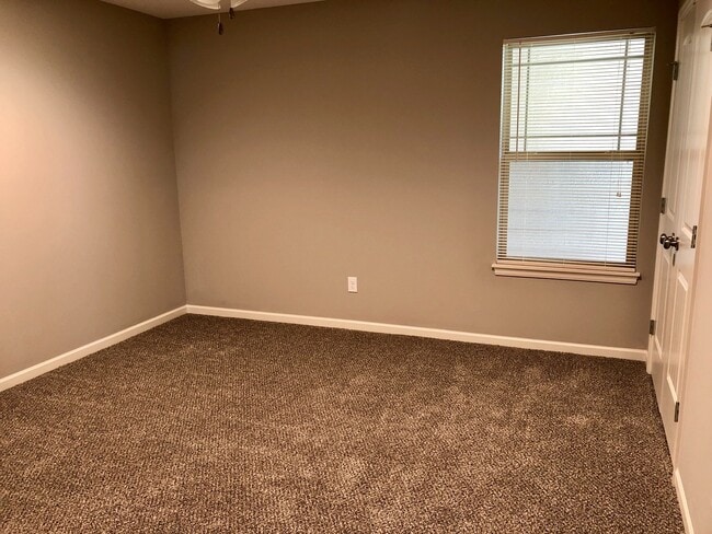 Building Photo - Newer 2 Bed 2 Car Attached Villa in Blue S...