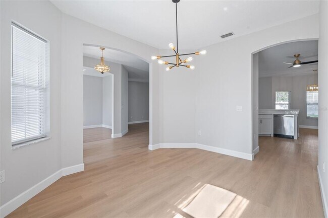 Building Photo - 32 Roxton Ln