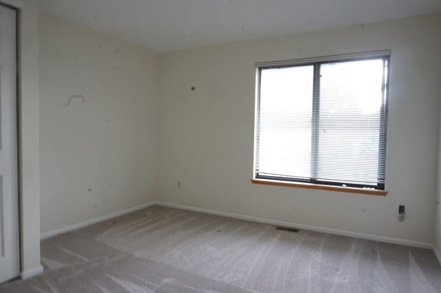 2nd Bedroom - 412 Owl Dr