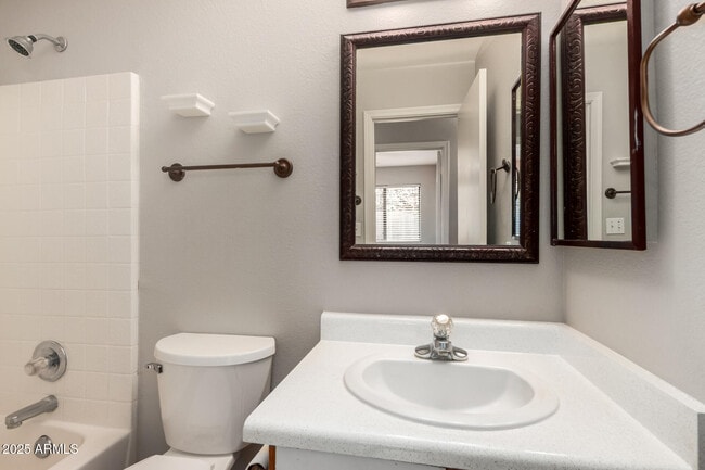 Building Photo - 3122 W Donald Dr