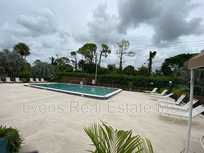 Building Photo - 1667 Park Meadows Dr