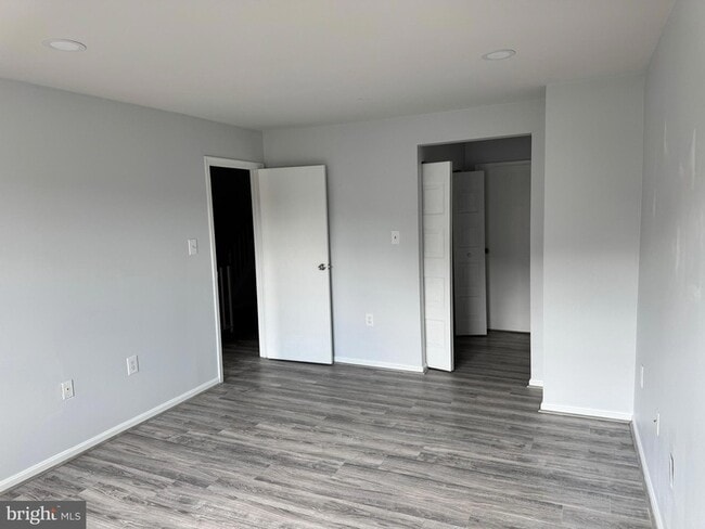 Building Photo - 7527 Belle Grae Dr