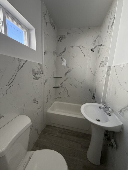 Building Photo - 415 S 10th St