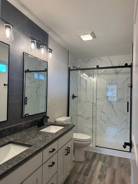Master bath - 22914 W 72nd Ter