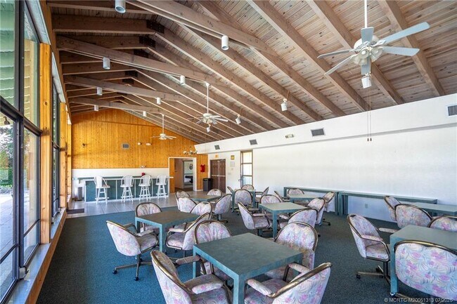 Building Photo - 800 NW Fork Rd