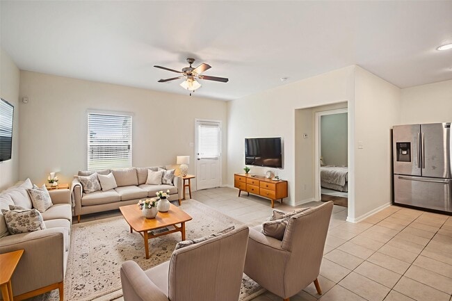 Building Photo - 2516 Pearl Ct