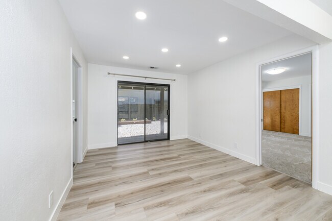 Building Photo - 1704 Humboldt Ave