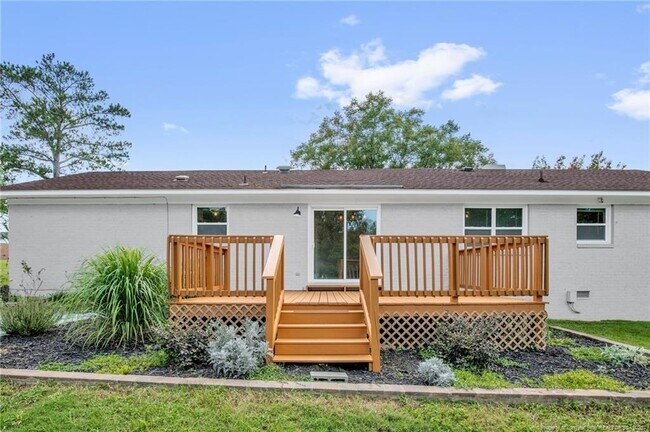 Building Photo - 604 Roundtree Dr
