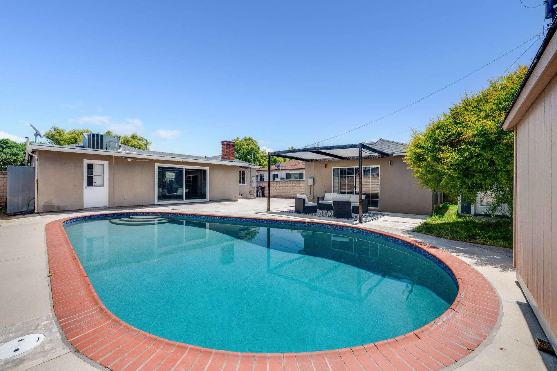 Building Photo - 6901 Bertrand Ave