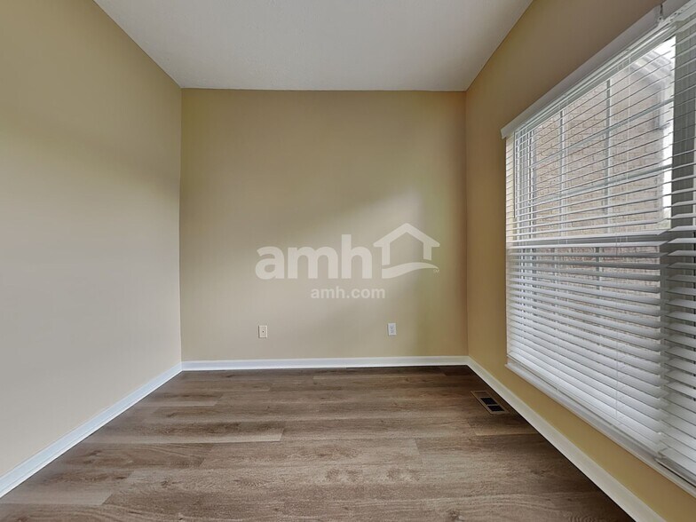 Building Photo - 4558 Randall Dr