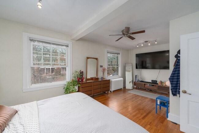 Building Photo - Oakenshawe 5-Bedroom, 2-Bathroom Home Close to Johns Hopkins