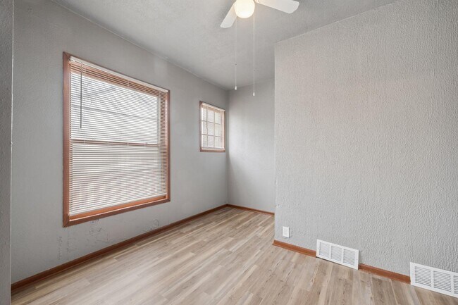 Building Photo - 1218 W Locust St