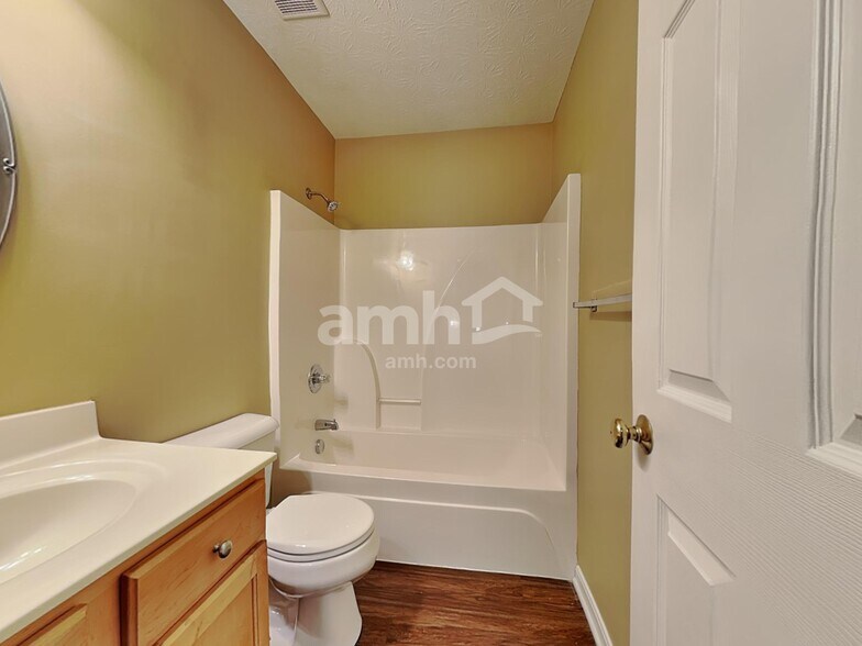 Building Photo - 5709 Clemens Dr