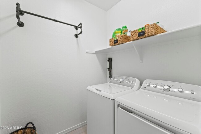 Building Photo - 5419 W Las Palmaritas Dr