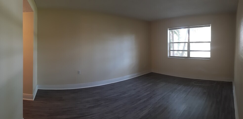 Bedroom - 4215 N University Dr