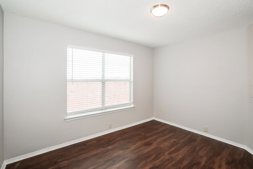 Building Photo - 1024 Beechwood Dr