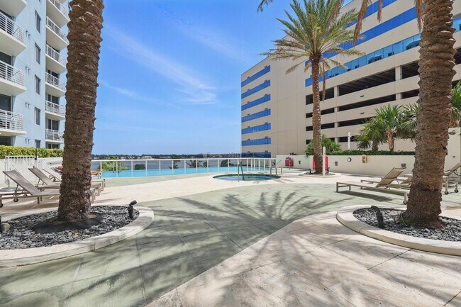 Building Photo - 1551 N Flagler Dr