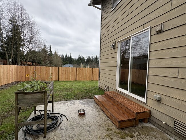 Building Photo - 17427 73rd Dr NE