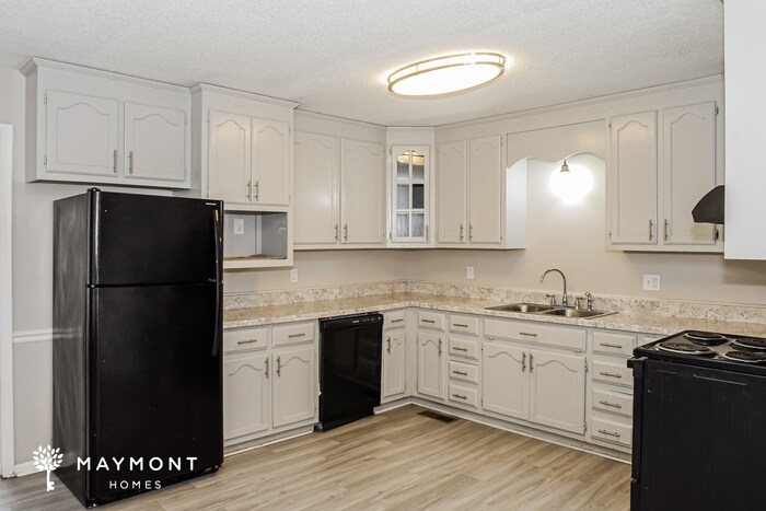 Building Photo - 438 Pine Grove Rd