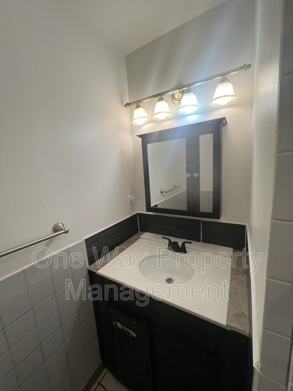 Building Photo - 1114 Longview Dr