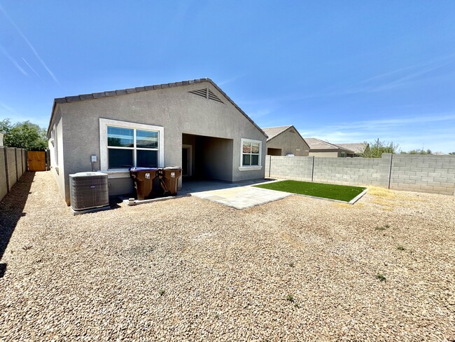 Building Photo - 17875 N Pietra Rd