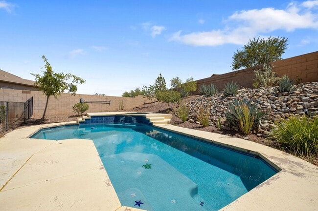 Building Photo - Beautiful Home with Pool and Spa and 3 car...