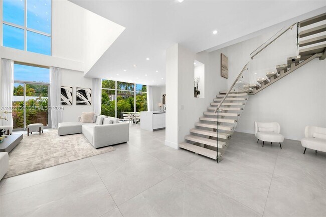 Building Photo - West 47th Street, Miami Beach, FL 33140 - 5 BR 5 BA single-family home
