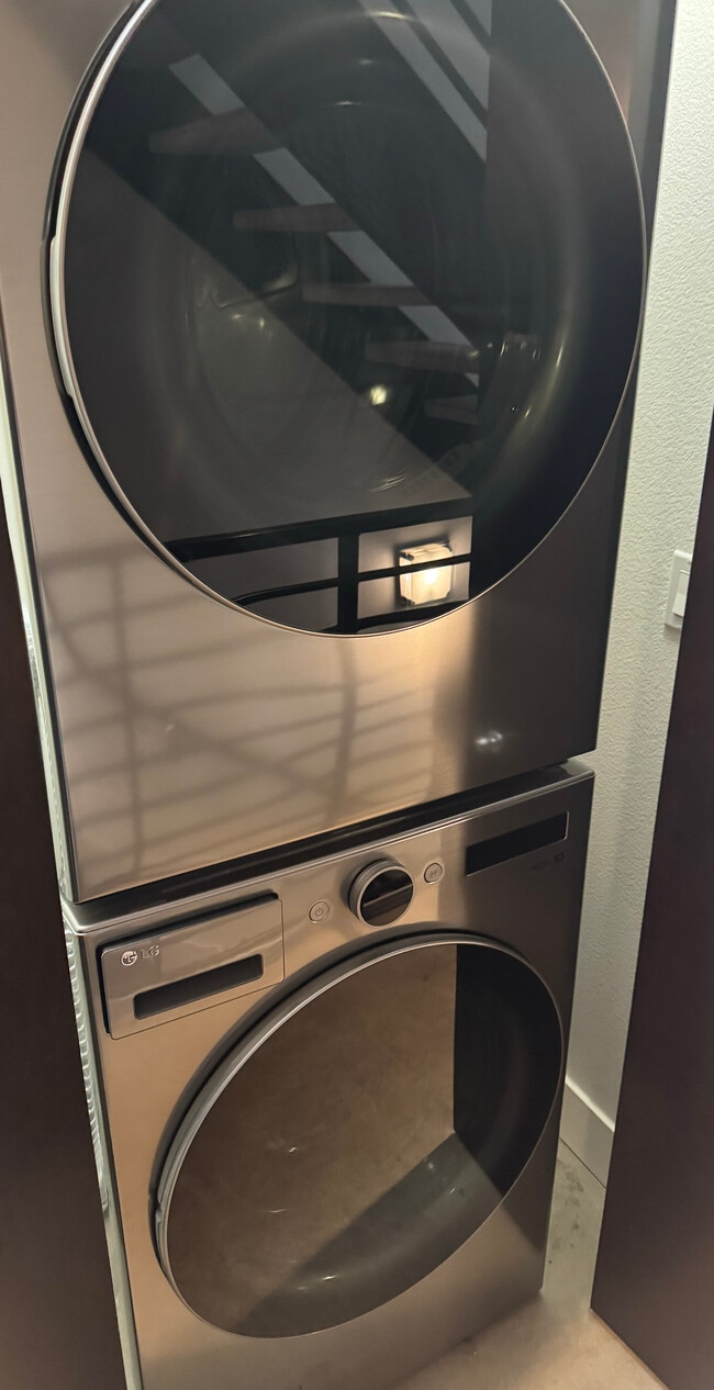 Building Photo - 4644 S Kelly Ave