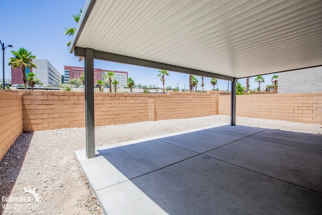 Building Photo - Modern 3Bdm 2.5Ba Two-Story Home in the De...