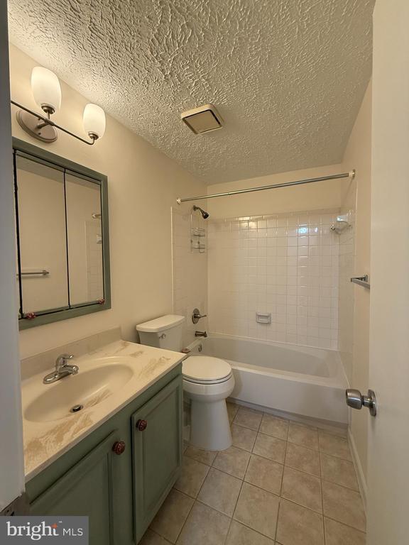 Building Photo - 5719 Independence Cir