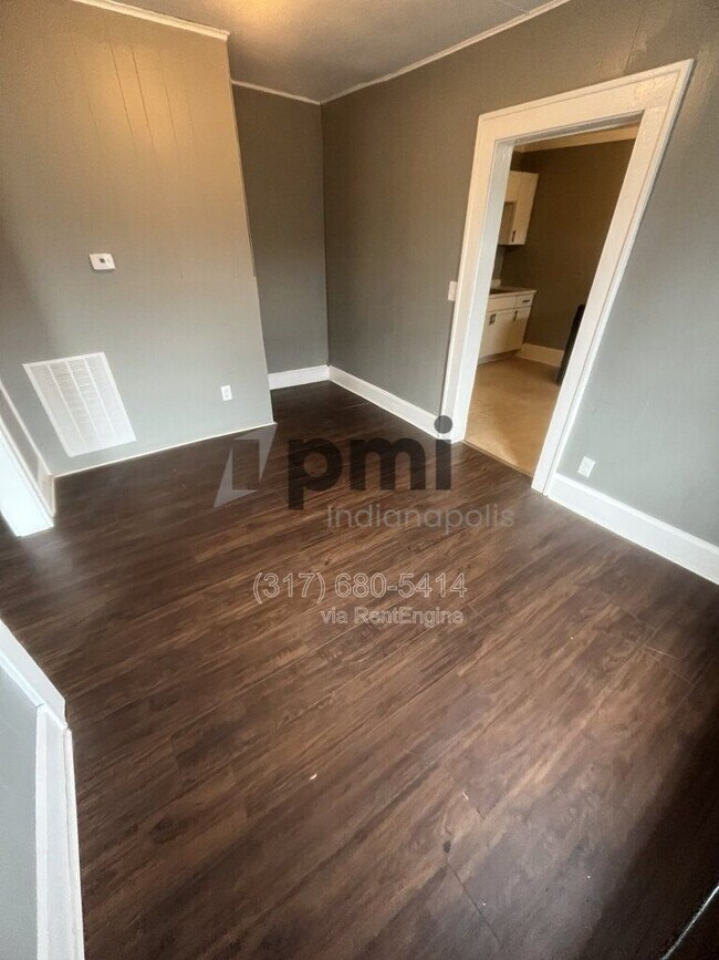 Building Photo - 213 1/2 S Madison Ave