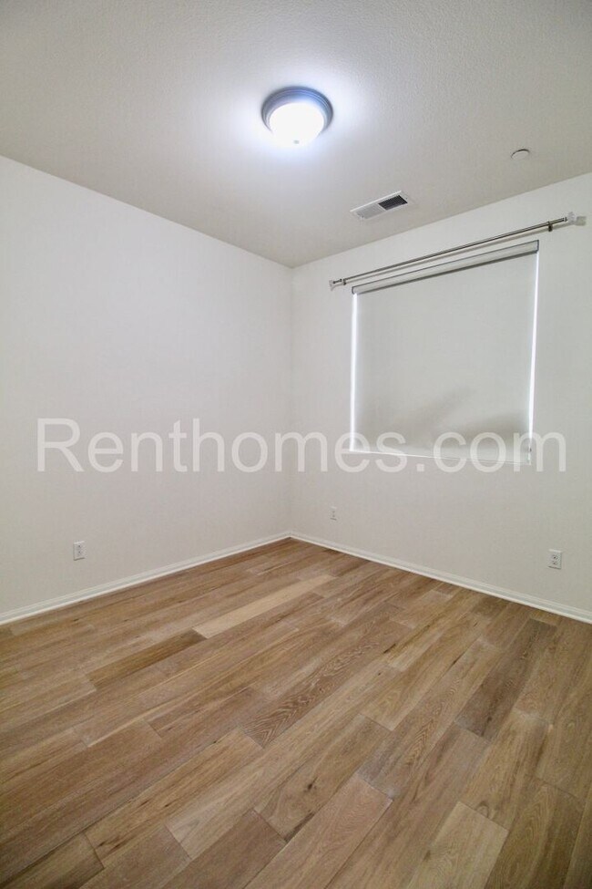 Building Photo - 1626 Waterlily Way