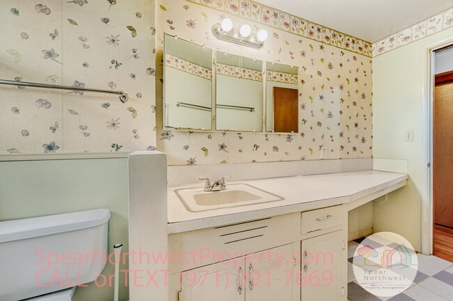 Building Photo - 9515 SE Stanley Ave