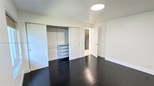 Building Photo - 3767 Oak Ridge Cir