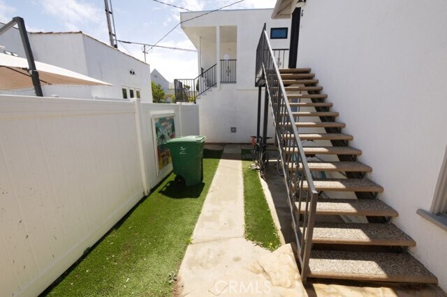 Building Photo - 728 Euclid St