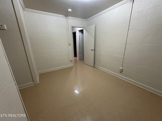 Building Photo - 706 Jay St