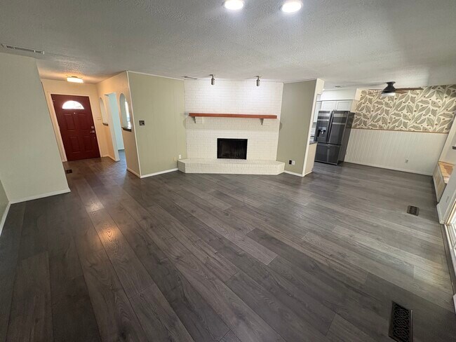 Building Photo - 7116 Ticonderoga Rd NE