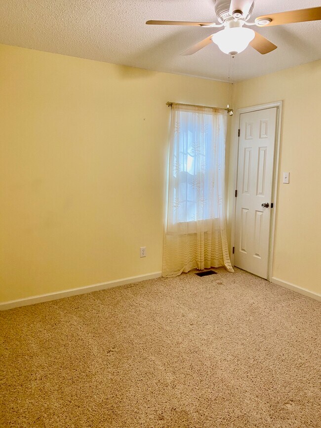 Bedroom 3 - 137 Skipwyth Cir