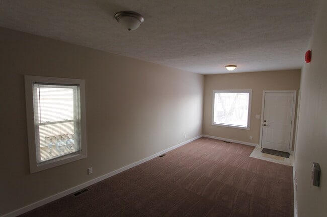 Building Photo - Fully Remodeled 3 Bedroom House!